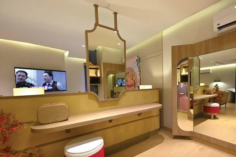Hotel De One Dee 11/11