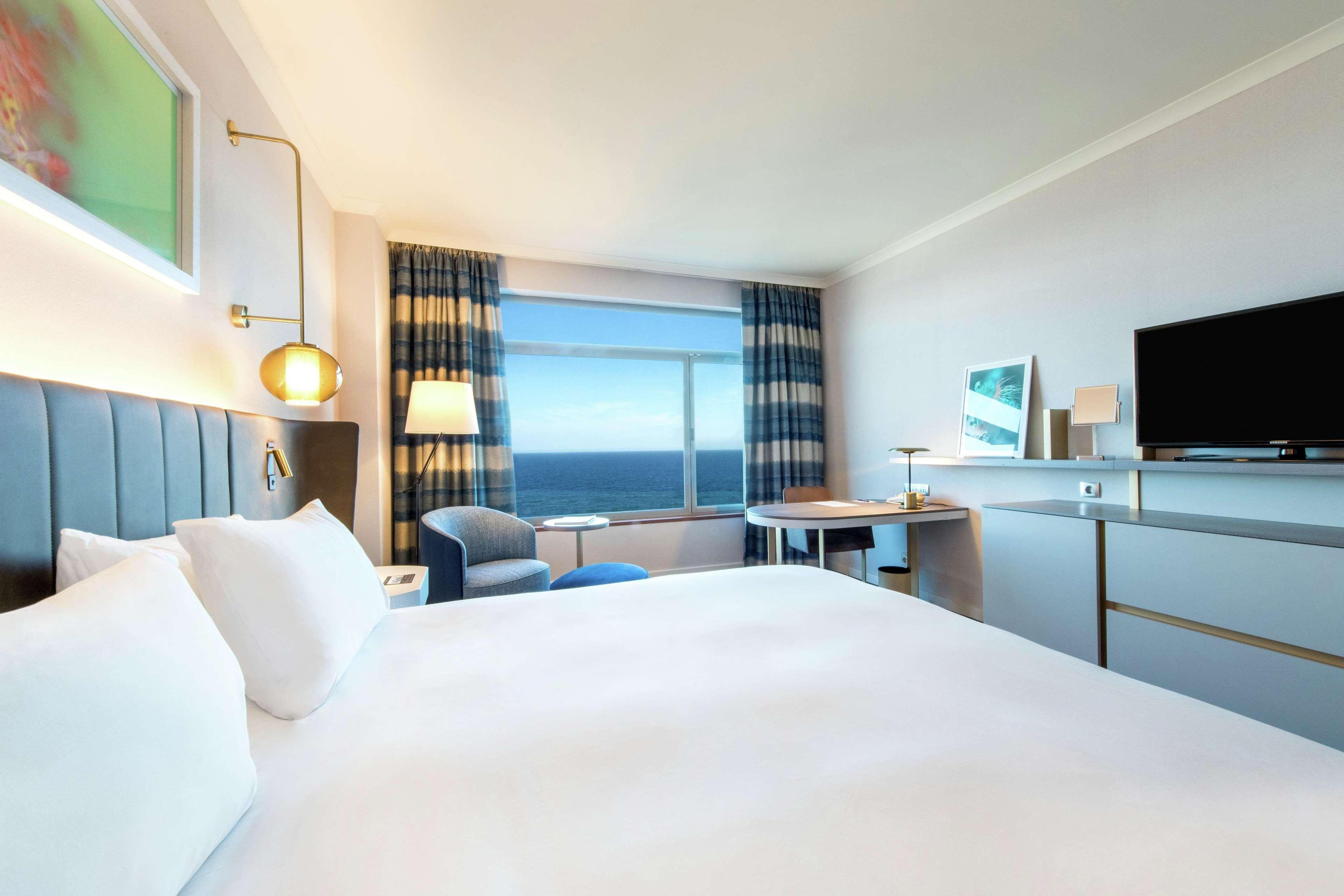 Executive, Single, Queen Bed