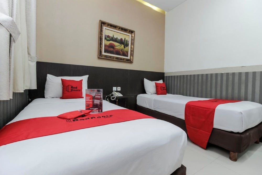 Reddoorz Plus @ Tuparev Cirebon 14/62