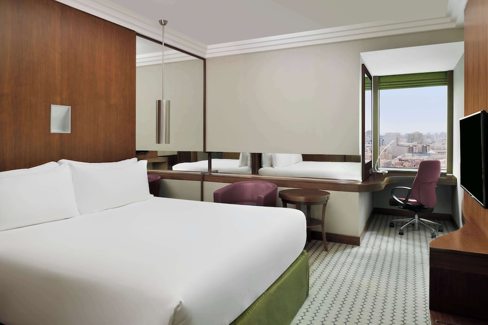 كراون بلازا الرياض منهال(Radisson Blu Hotel and Convention Center, Riyadh Minhal) 17/67
