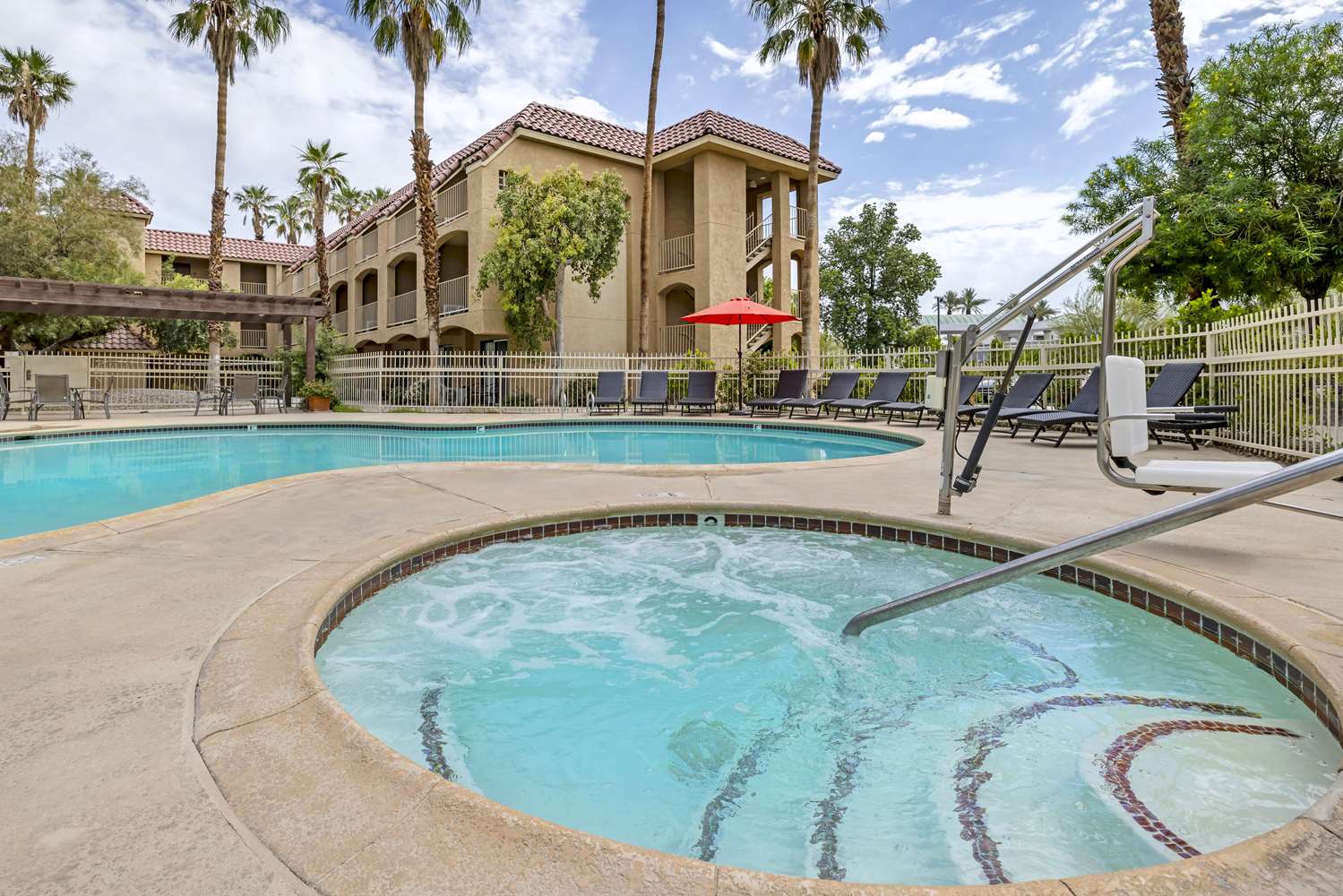 Best Western Plus Palm Desert Resort 24/43