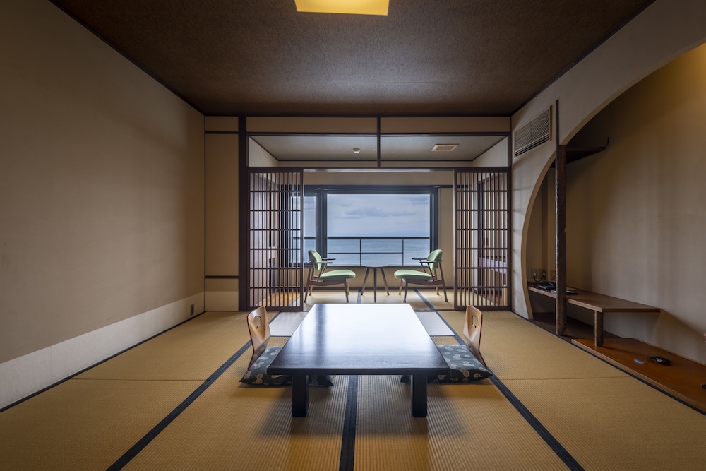 Japanese, 5 Futon Beds, Middle Floor
