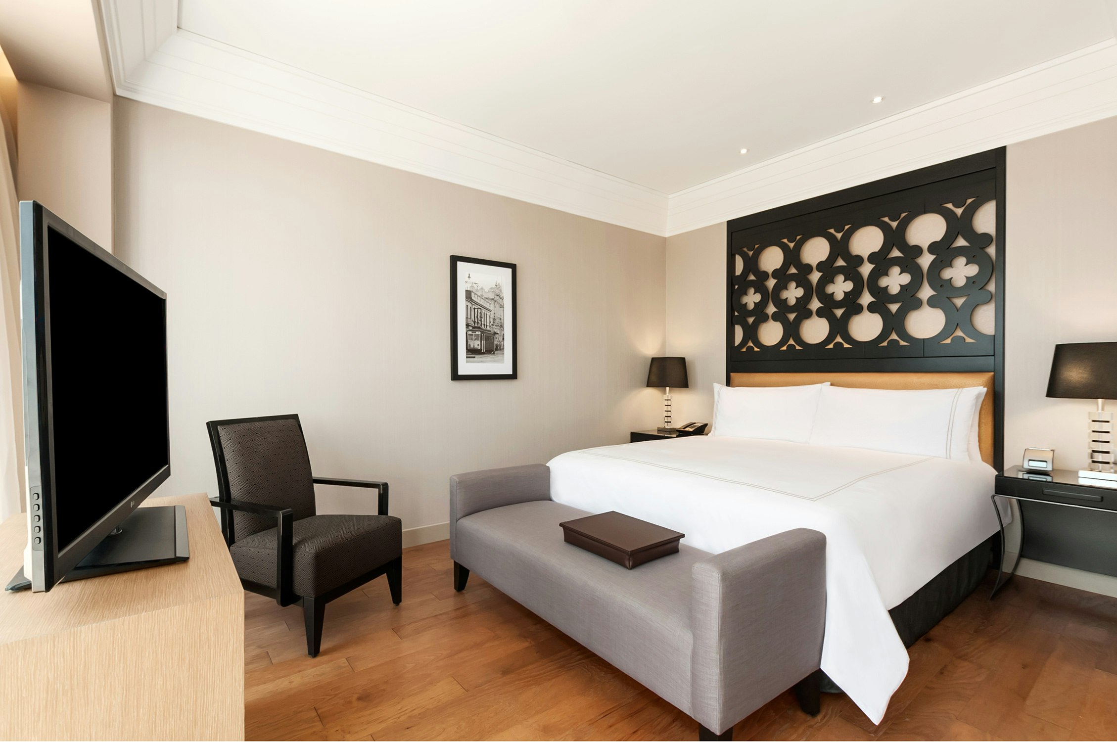 ROOM, KING BED, EXECUTIVE LEVEL