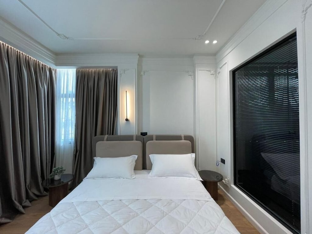 Hotel Adore 31/60
