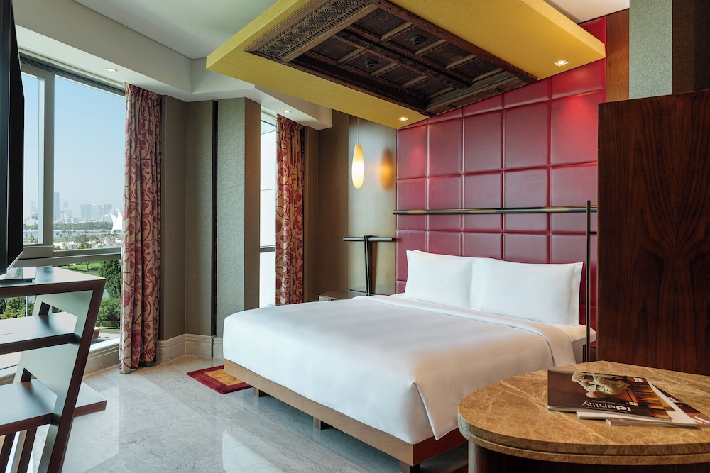 SUPERIOR KING ROOM 1 KING BED GARDEN VIEW