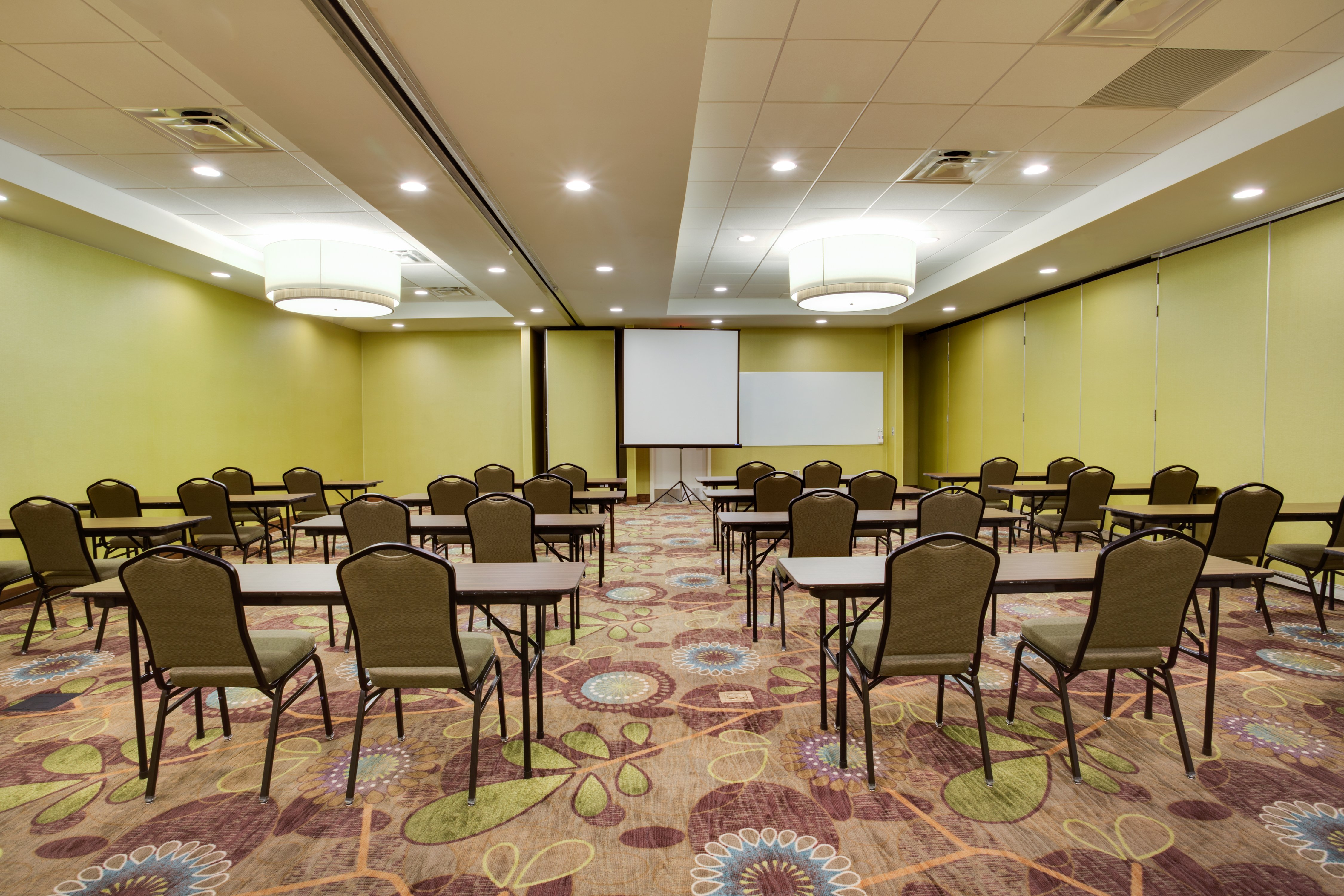 Holiday Inn Express Wilkesboro 48/59