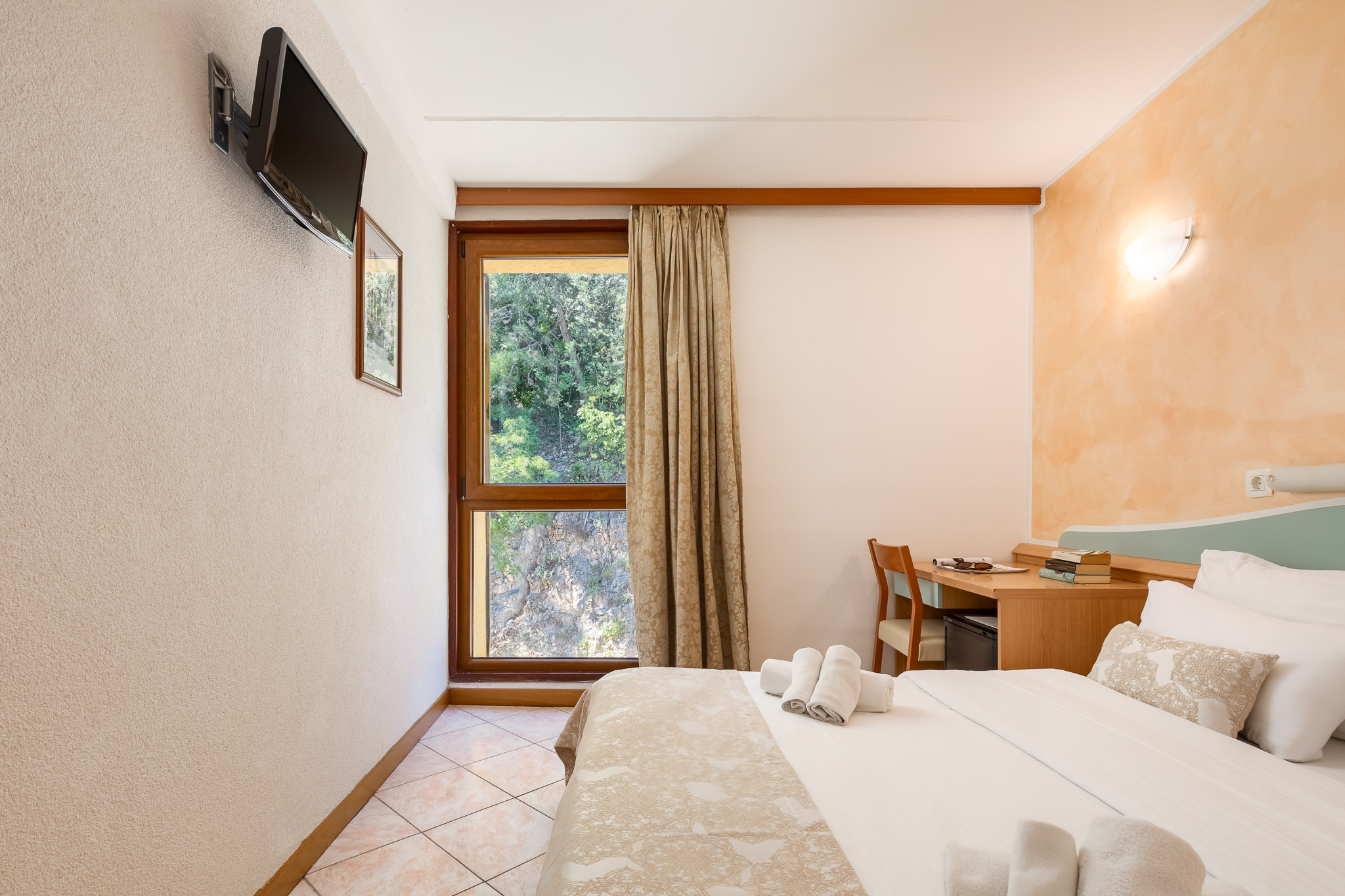 Economy, Double or Twin Bed, Street View