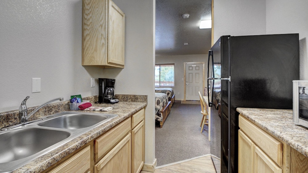 Eagle Fire Lodge Cabins 62/75