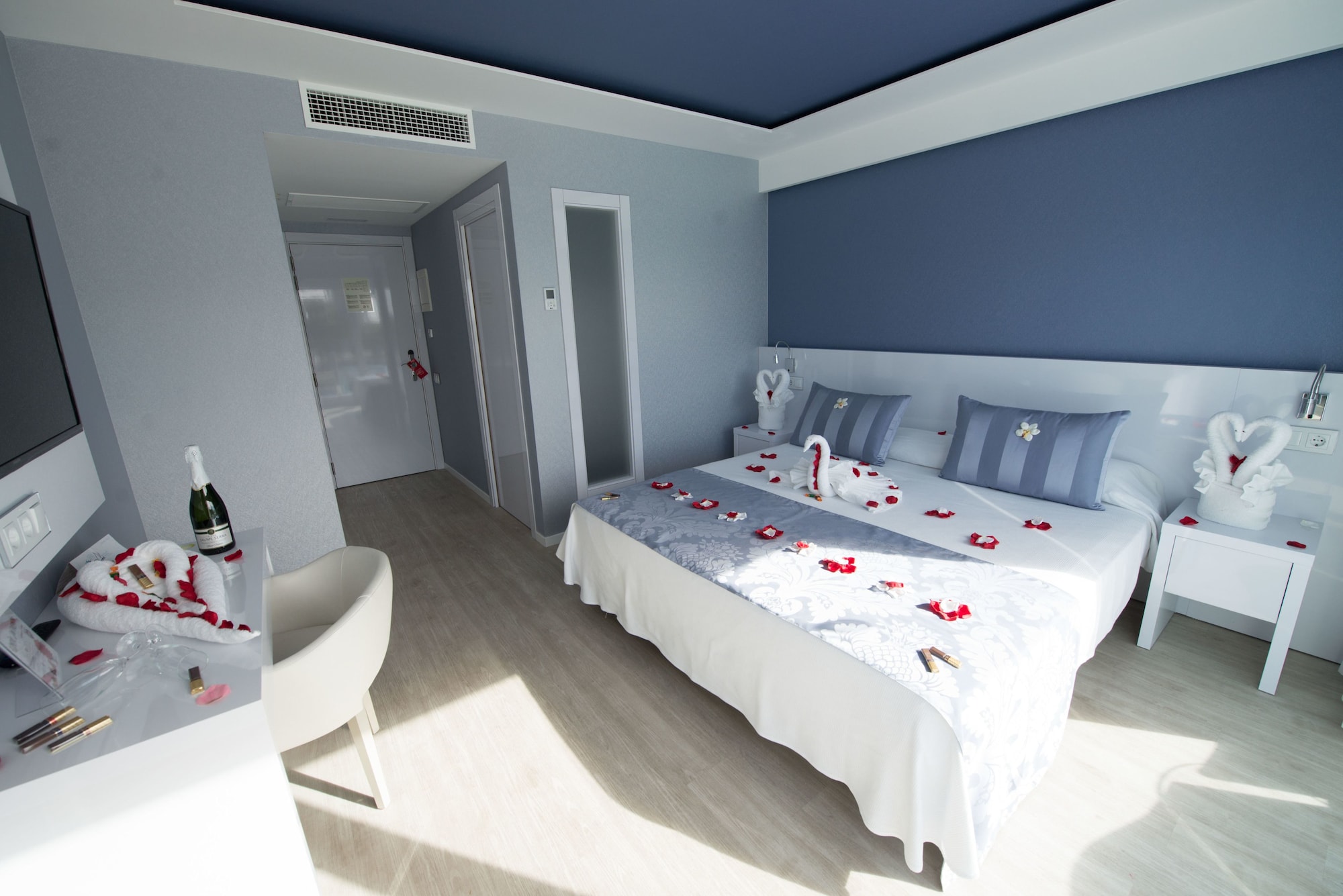Premier, Twin Beds, Partial Sea View, Partial Line View، Masd Mediterraneo 8/10