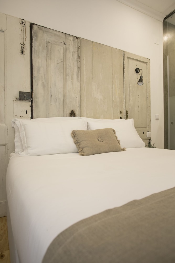 262 BOUTIQUE HOTEL 11/74