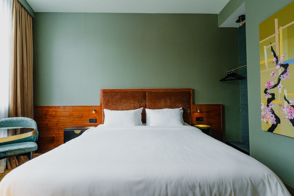 EXECUTIVE, DOUBLE BED, CANAL VIEW