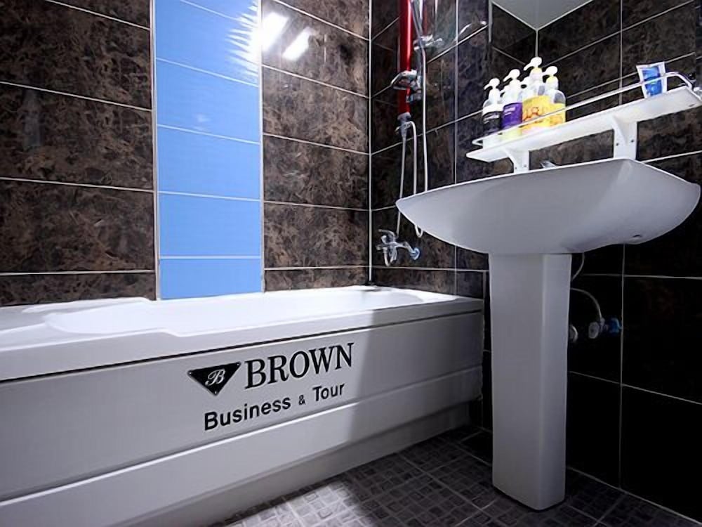 Brown Hotel 33/33