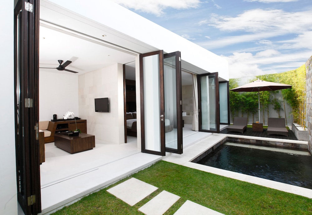 eqUILIBRIA SEMINYAK 7/62