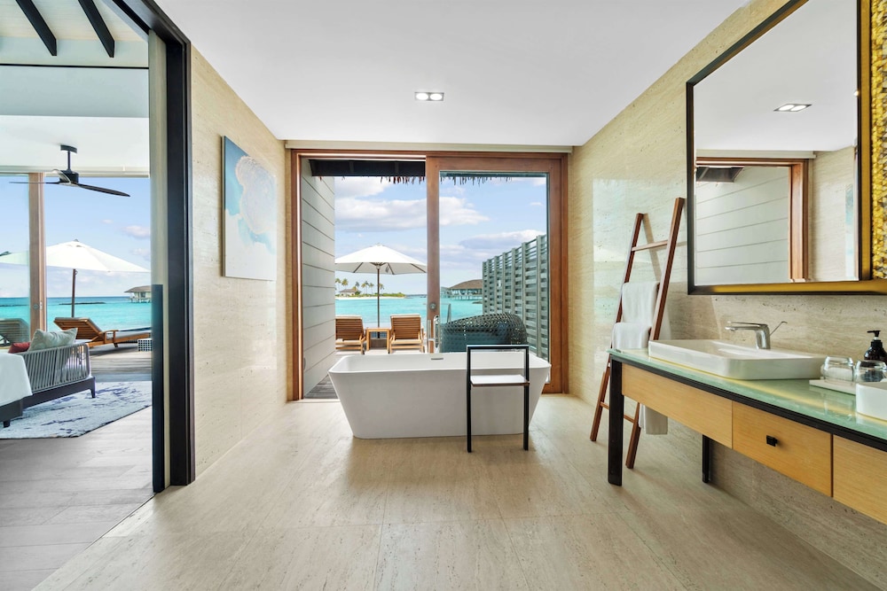 3 Bedrooms, Water Villa, Sunset, 2 King Beds, Private Pool, Lounge Access، Radisson Blu Resort Maldives 6/7
