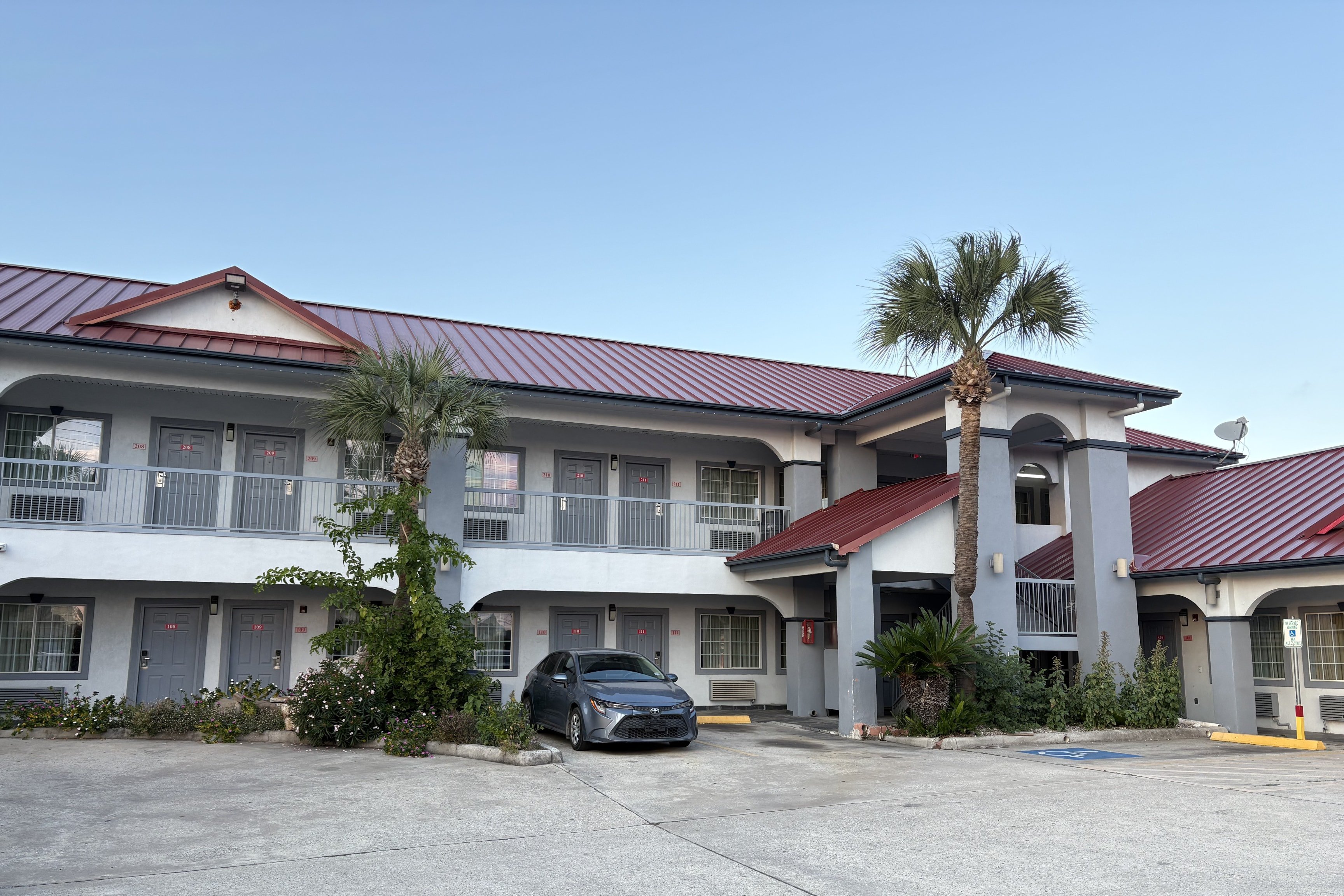 Kiwi Inn Capital O Houston - Hwy 249 10/50