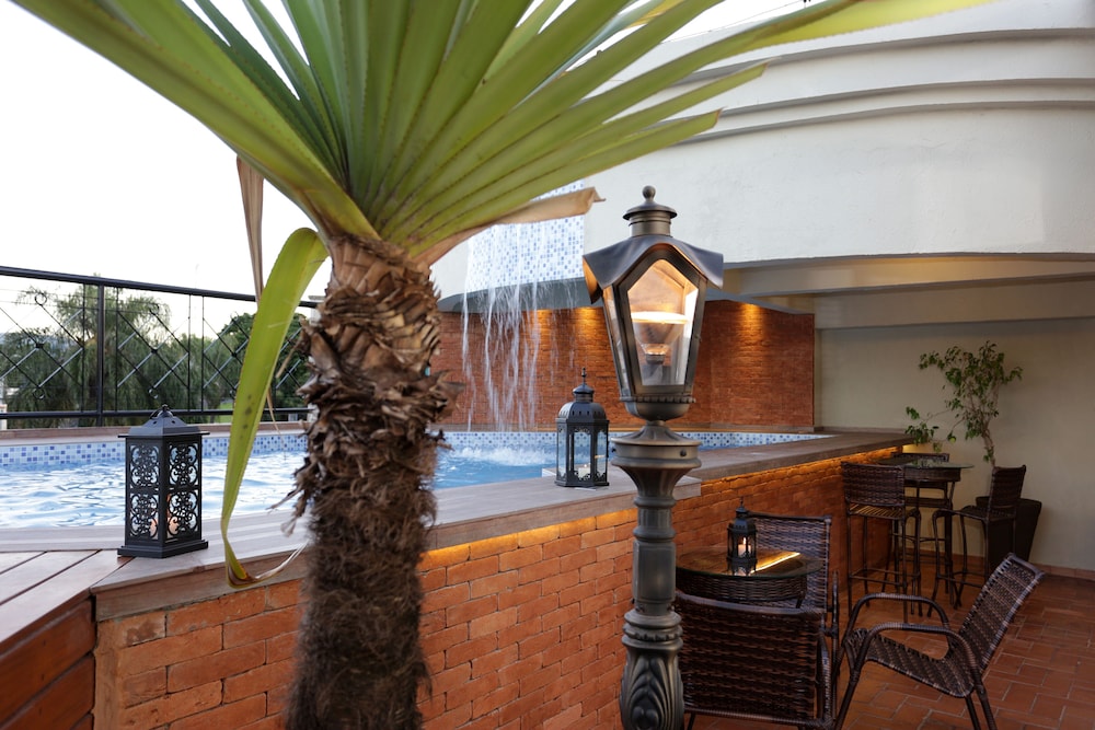 Oasis Plaza 39/47