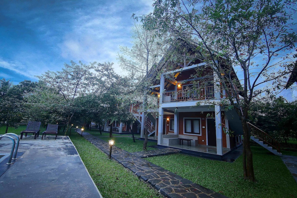 Elephas Resort & Spa 34/40