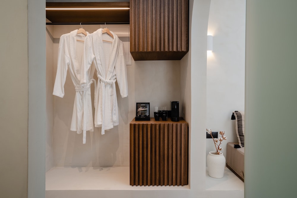 Polis of Naxos Stylish Suites 27/45