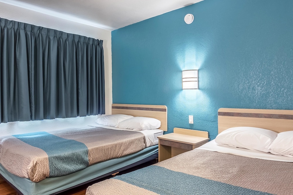 Motel6 Janesville, WI 18/52