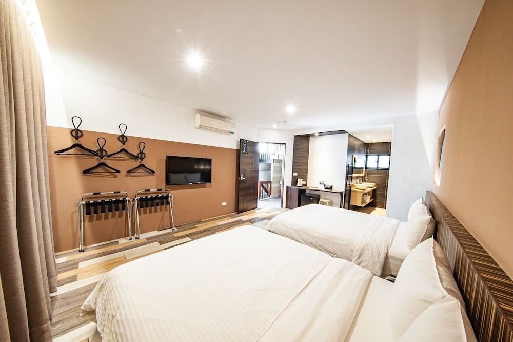 Here B&B 3/34