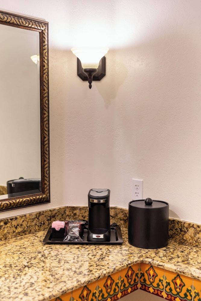 Ayres Hotel Redlands 29/38