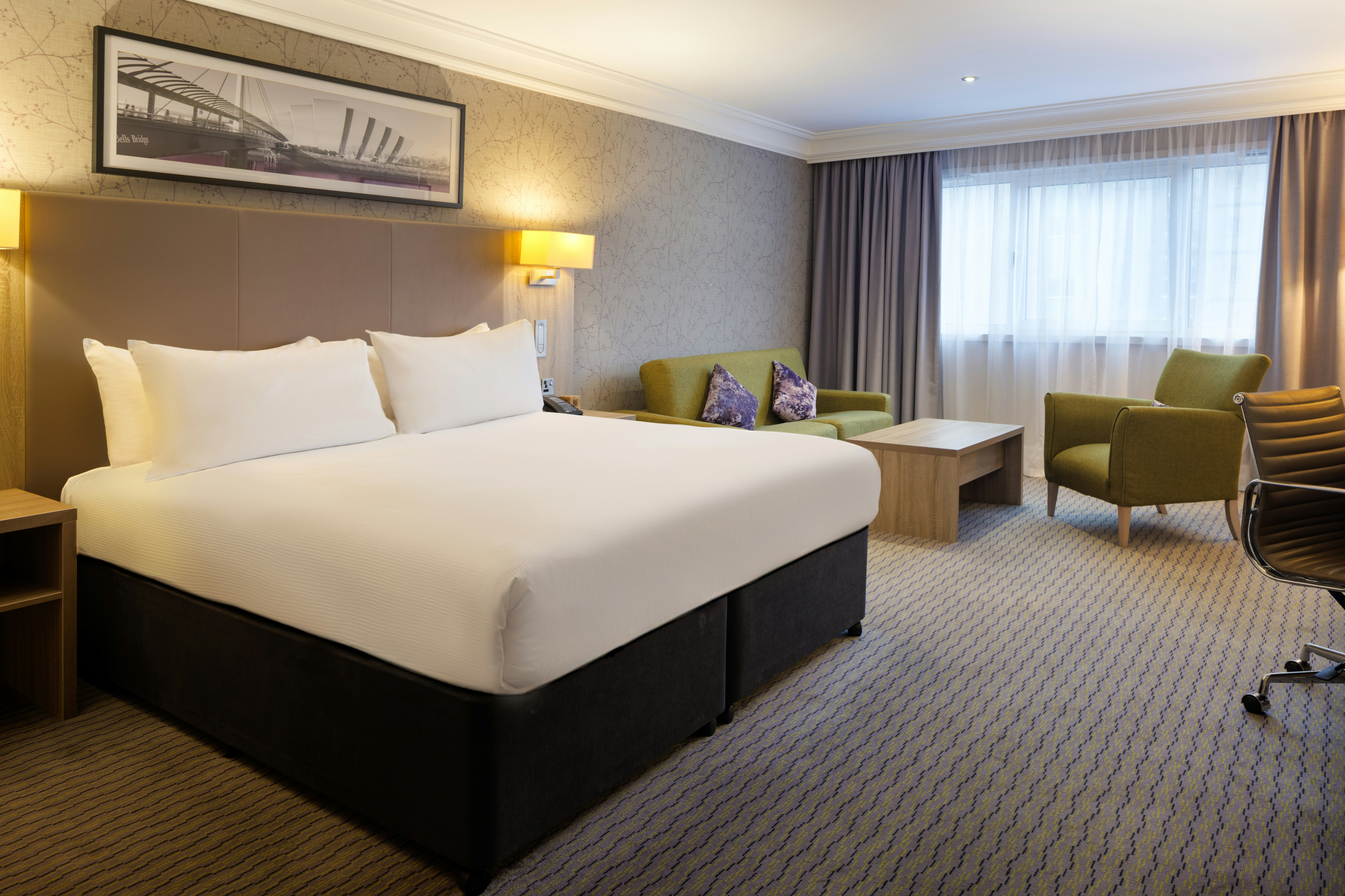 DELUXE, KING BED