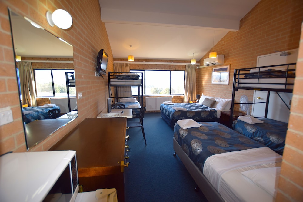 Alpine Resort Motel 8/50