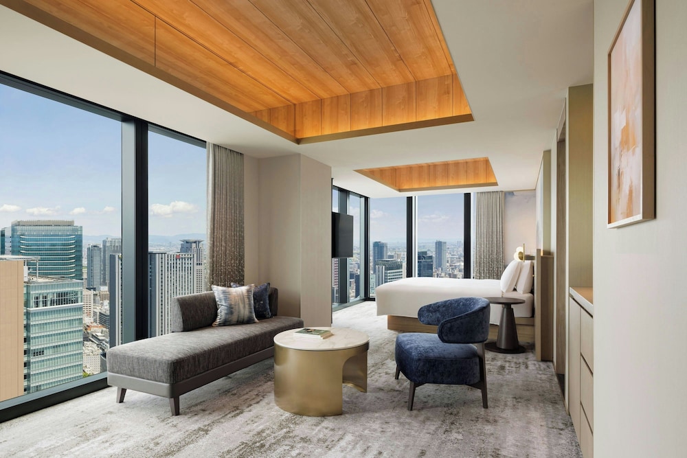 Specialty, King Bed, Corner