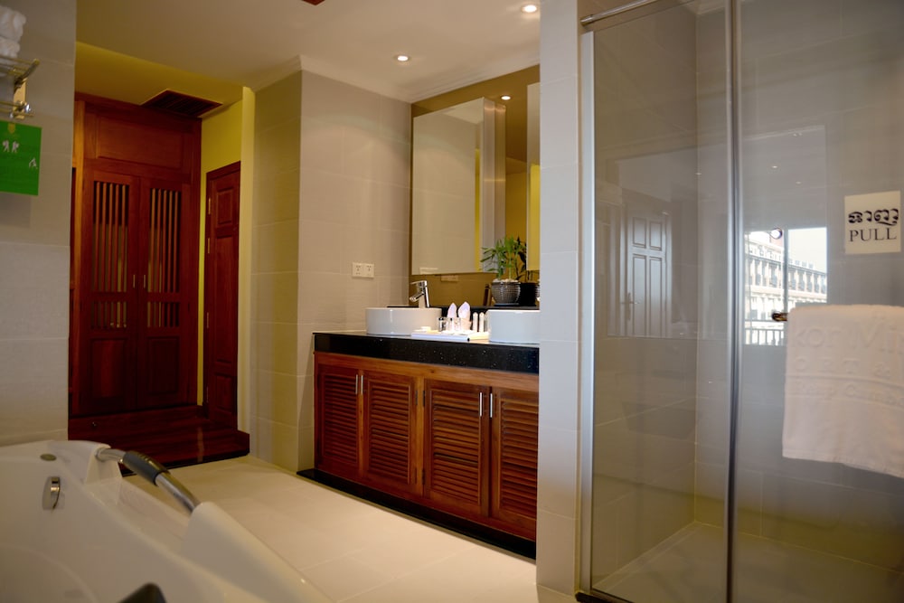 Angkor Miracle Resort and Spa 50/50