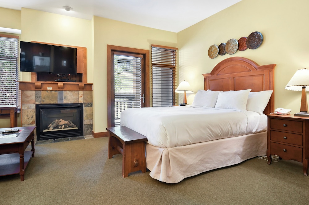 Lodge, Studio, Queen Bed, Sofa