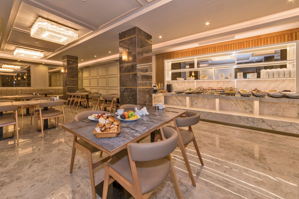 Golden Royal Hotel & Spa 39/50
