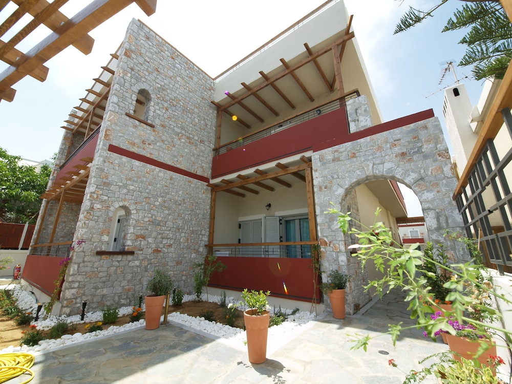 Talos Hotel Apartments 3/50