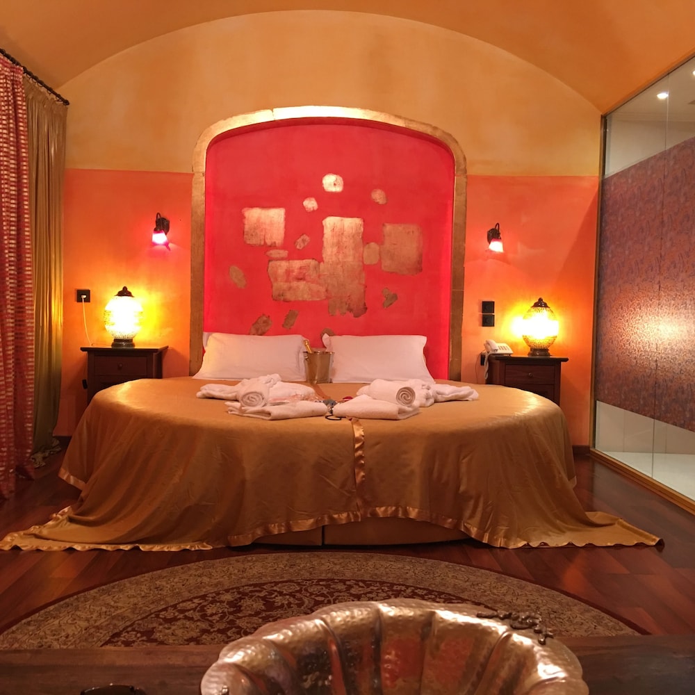 ANASTAZIA LUXURY SUITES & ROOMS 61/70