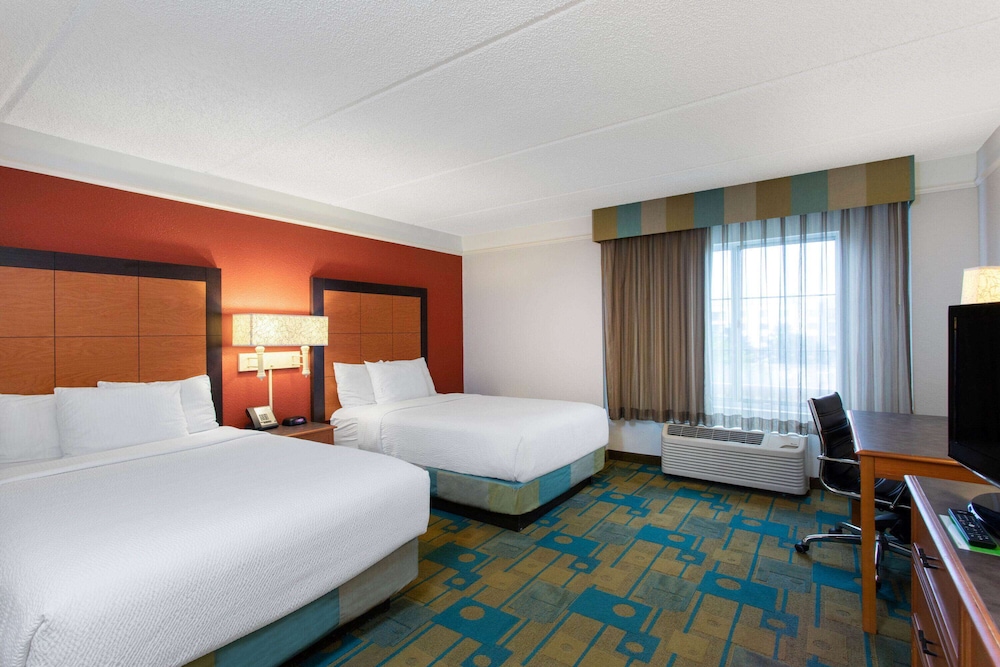 La Quinta Inn & Suites by Wyndham Jacksonville Butler Blvd 24/55