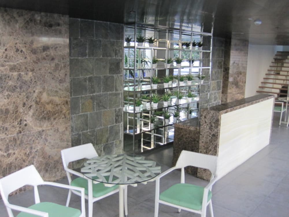 Premium Residence The Currency Ortigas 48/50