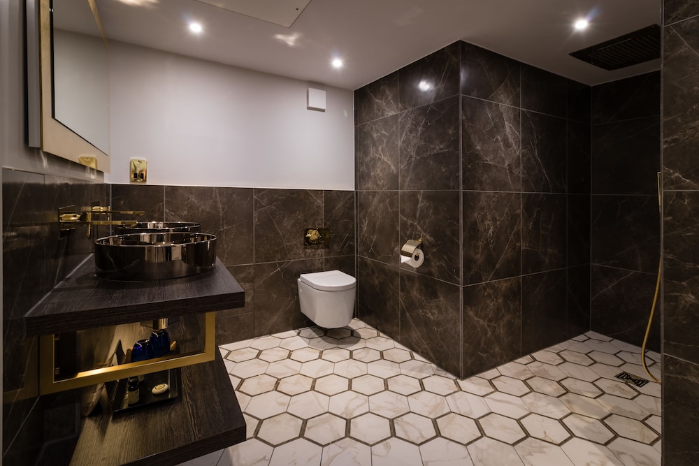 Seven Hotel 30/57