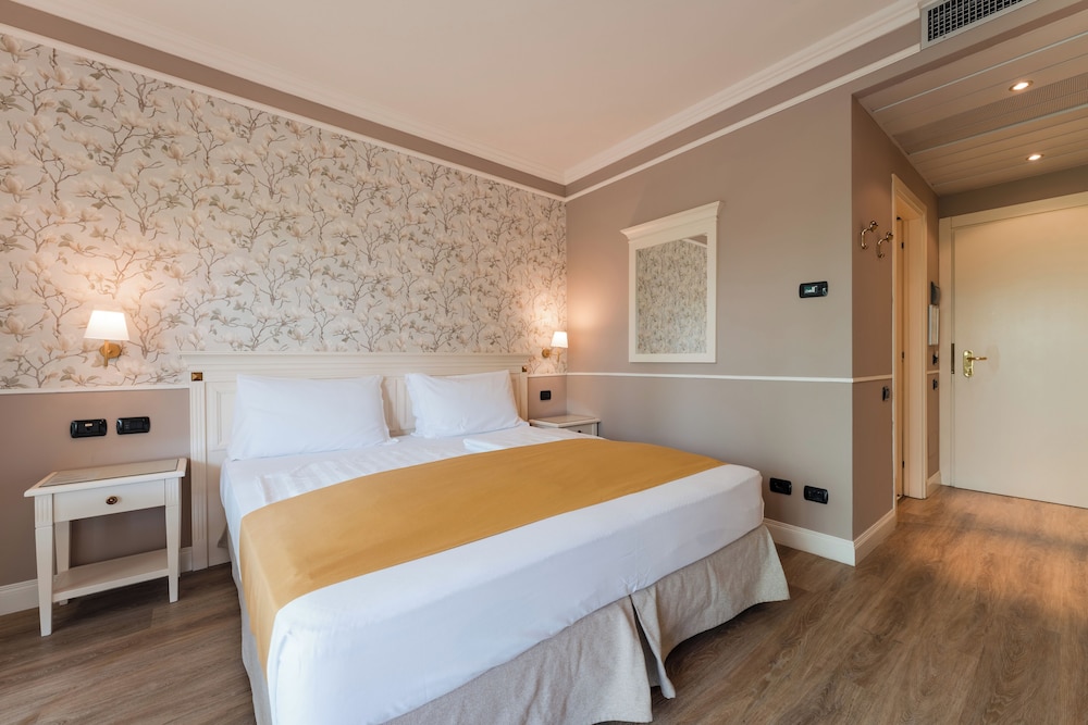 SUPERIOR, DOUBLE BED, HILL VIEW