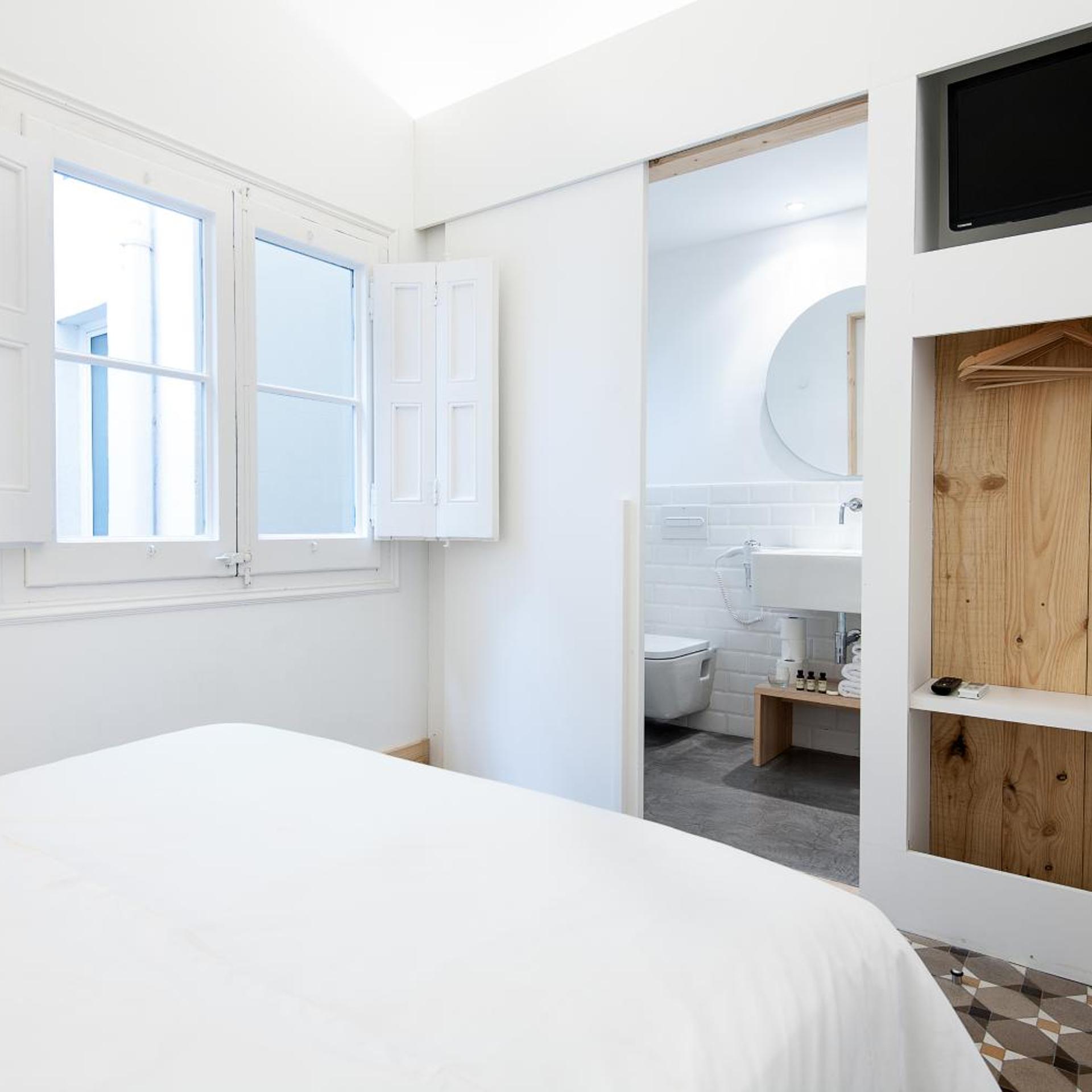 Tiny, Double Bed