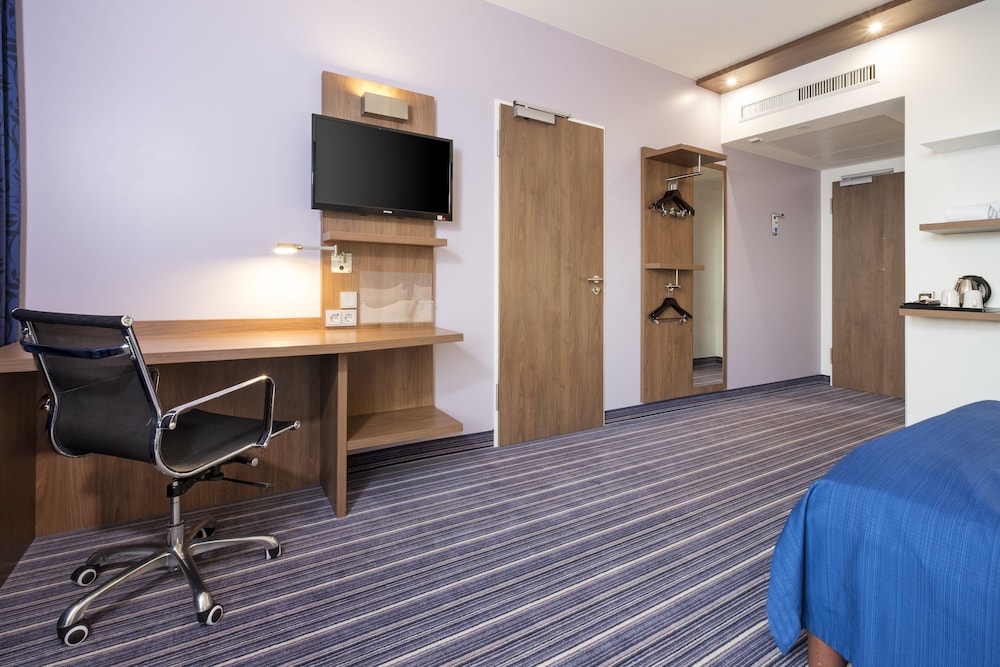 Holiday Inn Express Friedrichshafen 69/76