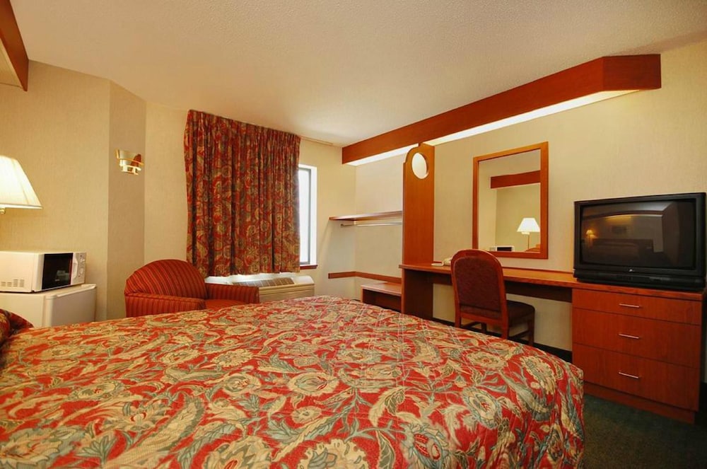Syracuse Inn & Suites 9/22