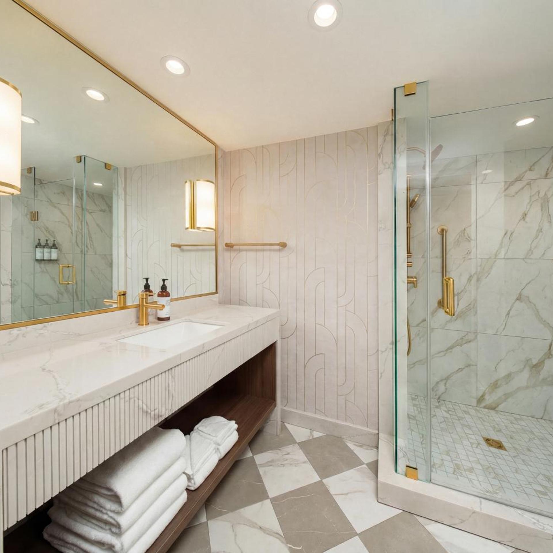 2 Rooms, Premium, Suite, 2 King Beds, Falls View, Embassy Suites By Hilton Niagara Falls Fallsview 3/3
