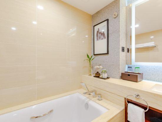Binhai Jinling International Hotel 57/62