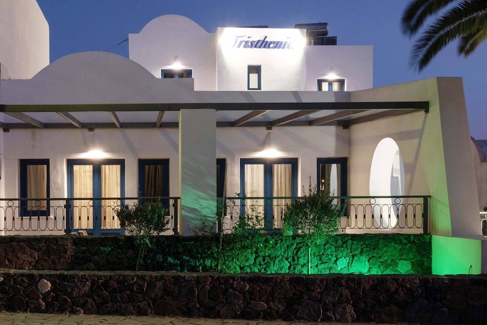 Tristhenia Hotel 2/66