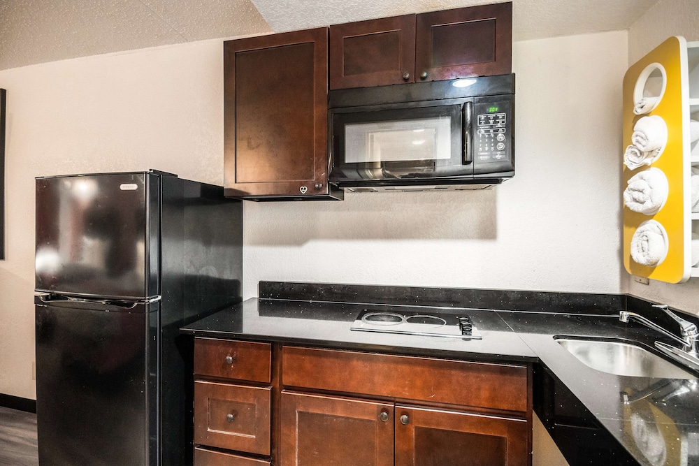 Motel6 Houston, TX - Brookhollow 8/48