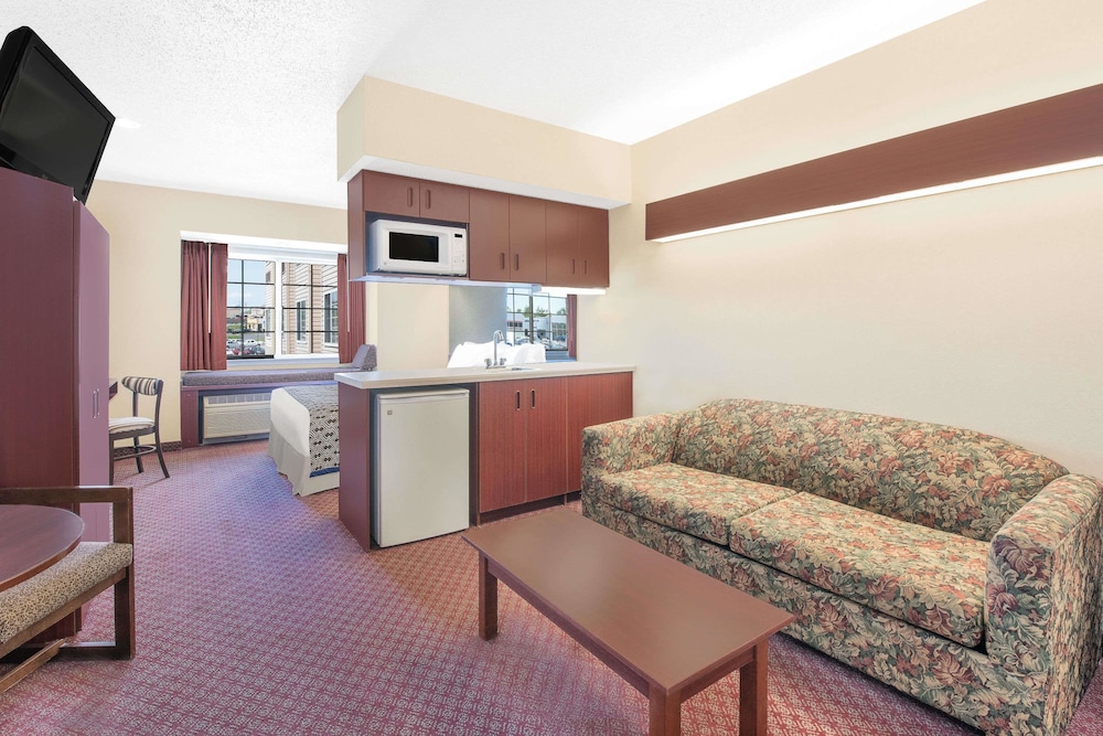 Microtel Inn & Suites By Wyndham Hamburg 11/19