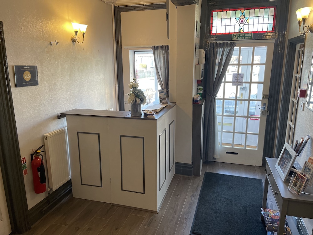 Ivydene Hotel 10/50