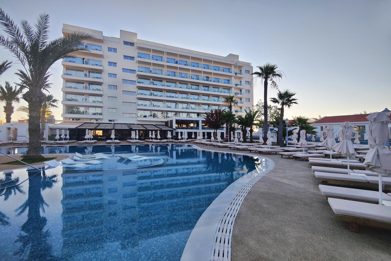 Bohemian Gardens Hotel 38/38