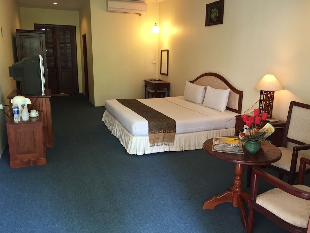 Champasak Palace Hotel 20/65