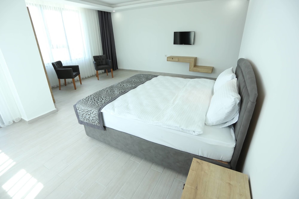 Rota 17 Hotels 6/16