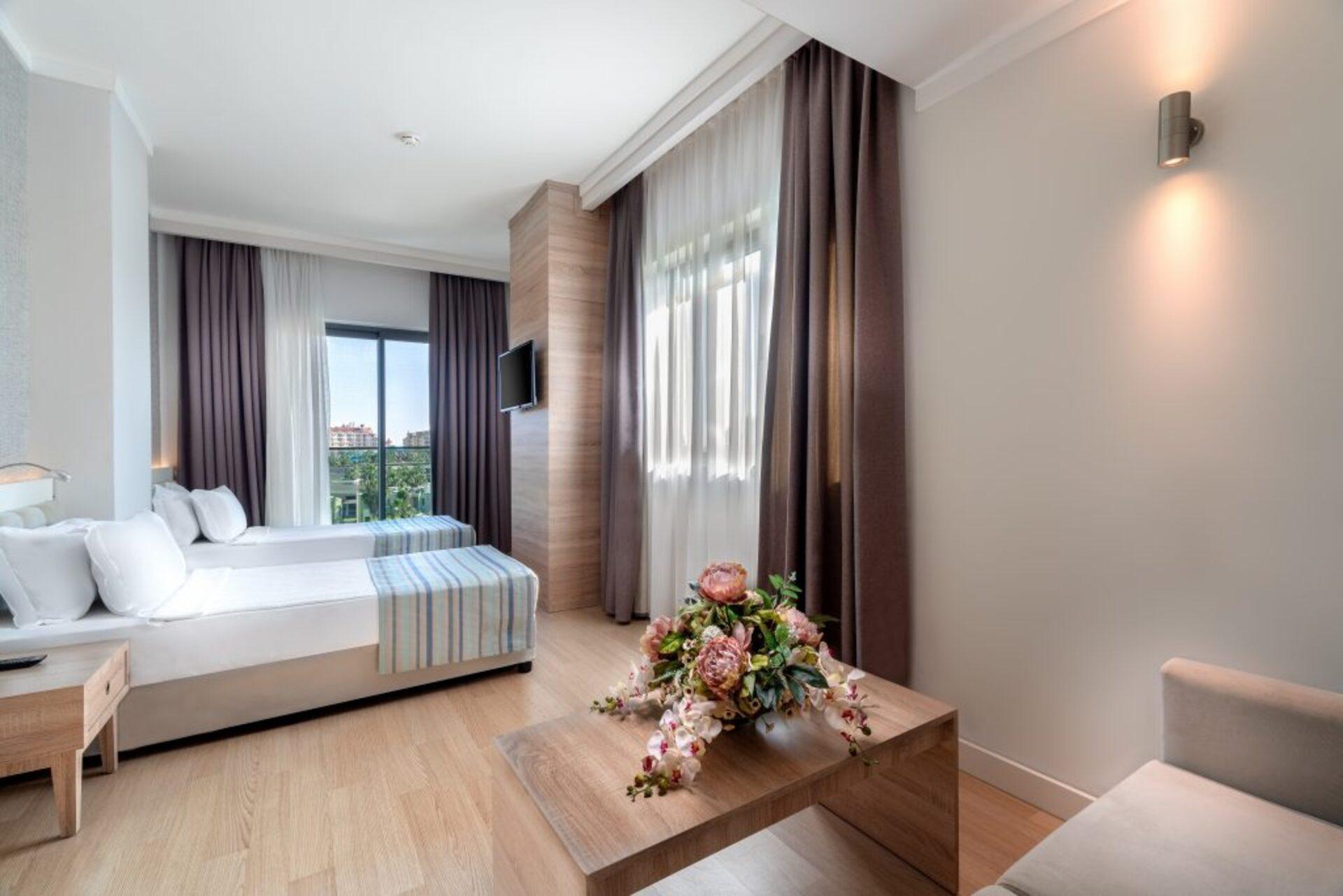 Orfeus Queen Hotel 6/25